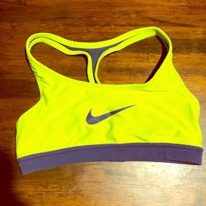 Nike reversible sports bra size Small
